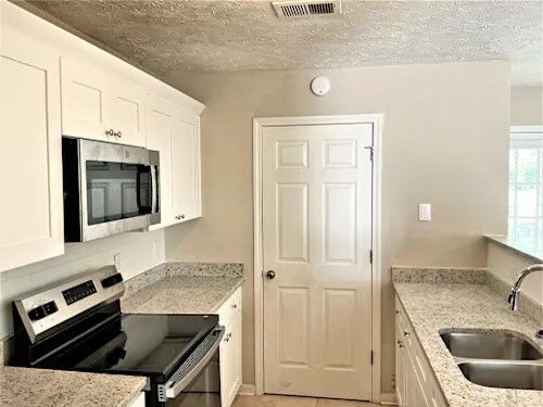 Foto del edificio - 4734 Cedar Trace Dr