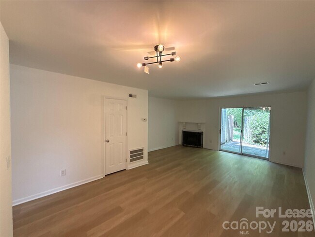 Foto del edificio - 6034 Heath Valley Rd