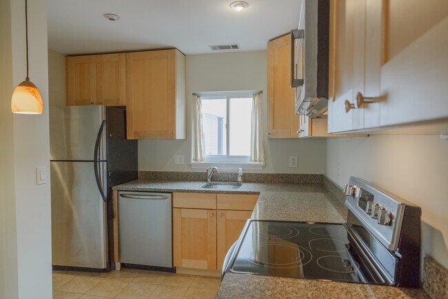 Updated kitchen. Granite counters. - 15 Renwick St