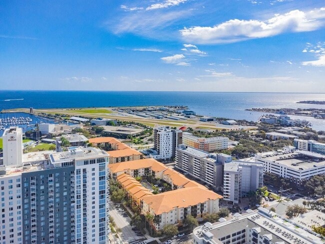 Building Photo - 200 4th Ave S