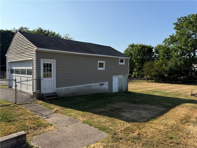 Building Photo - 2448 Westside Dr