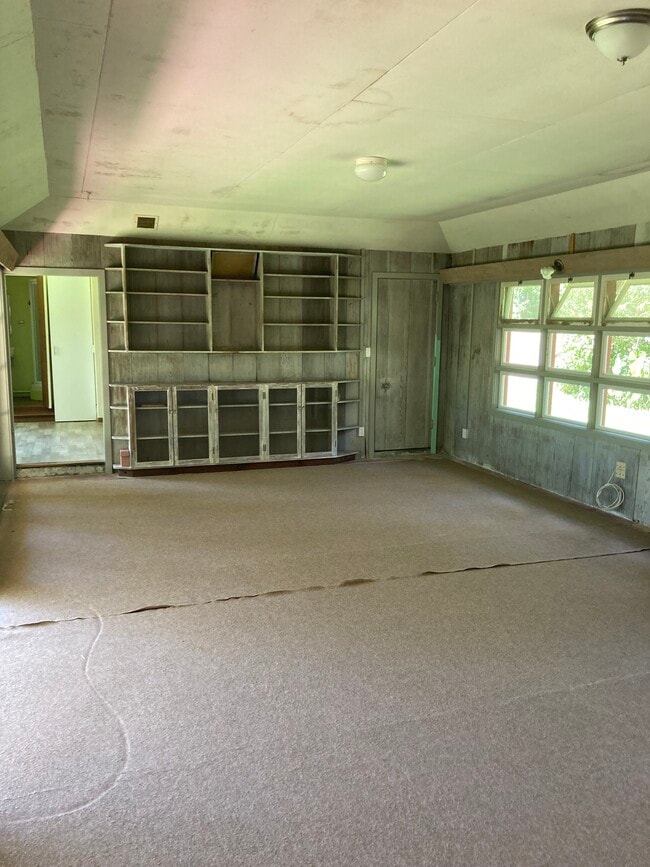 Building Photo - 600 Hoaka Rd