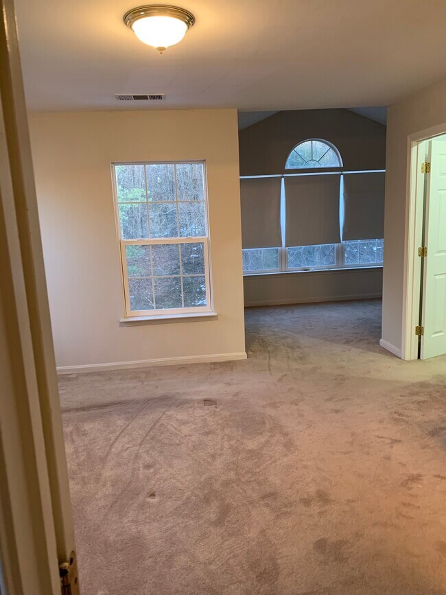Building Photo - 10215 Magnolia Grove Dr