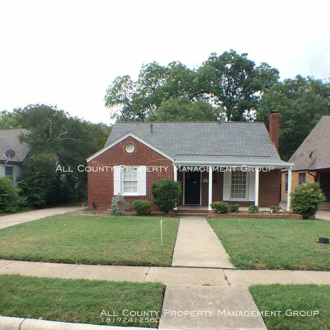 charming-3-bedroom-2-bathroom-brick-home-fort-worth-tx-primary-photo.jpg