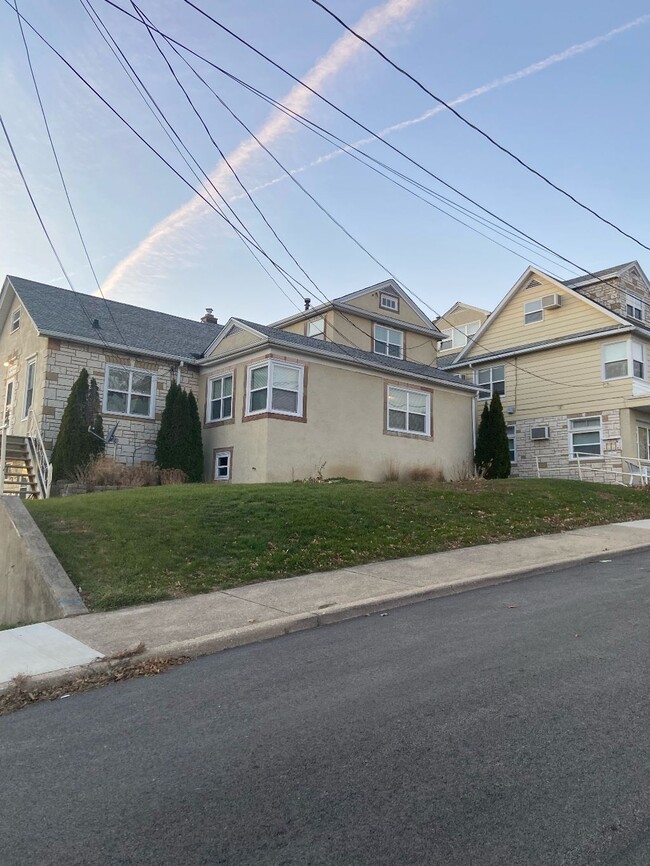405 7th and 1212 Buffalo St - 405 7th St