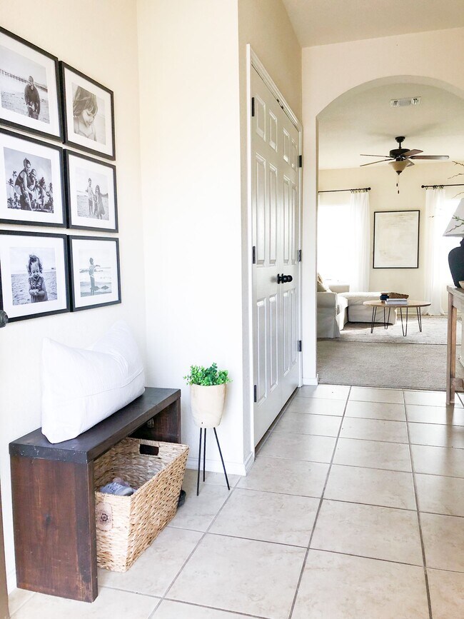 Foto del edificio - 7216 Colina Way