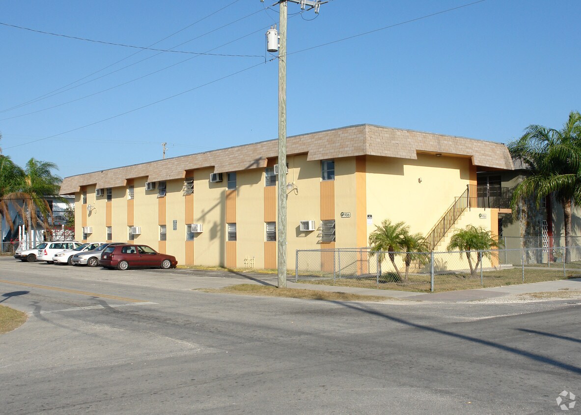 Foto principal - 906 NW 1st Ave