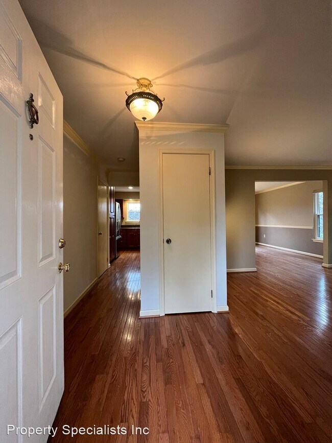 Building Photo - 3 br, 2.5 bath House - 11 Vandercastel Road
