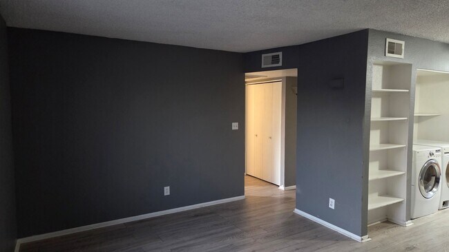 Foto del edificio - 2920 E Cicero St