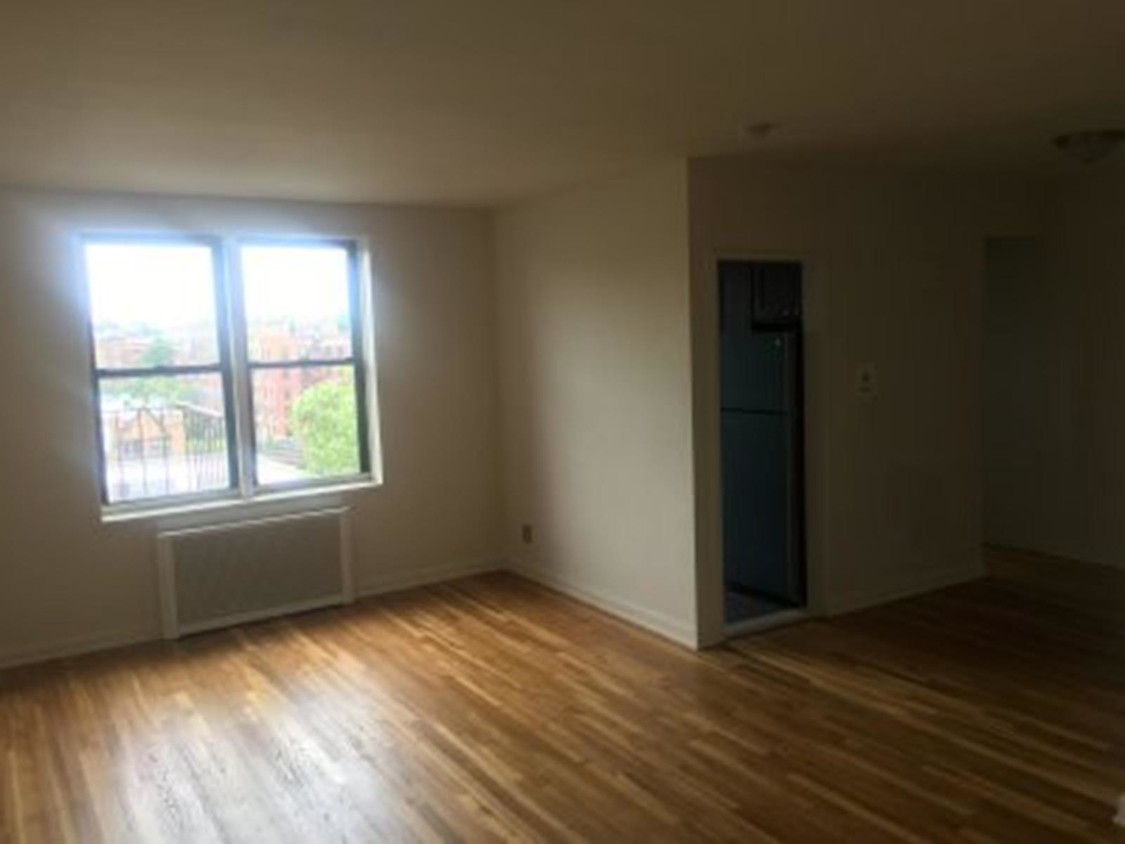 Foto principal - 40-40 79th Street