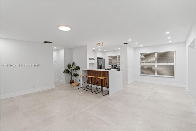 Foto del edificio - 8631 NW 12th St