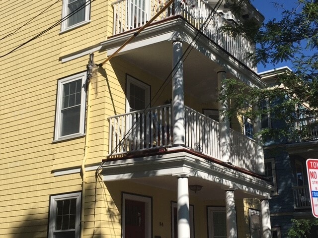 Building Photo - 84 Standish St