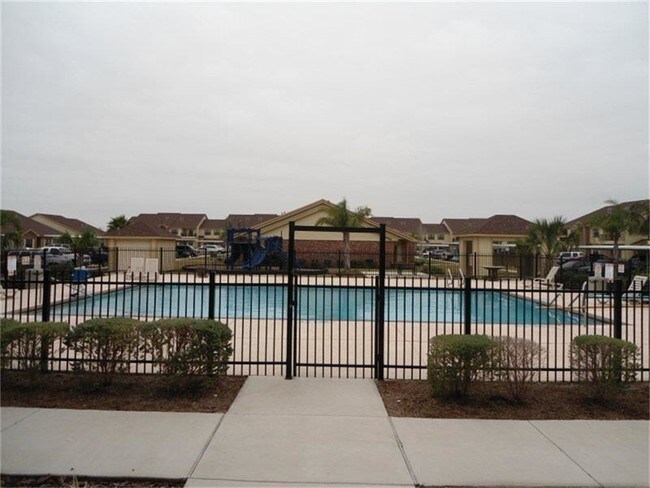1701 Canyon Cir Brownsville Tx 78521 Townhouse For Rent In Building Photo 1701 Canyon Cir