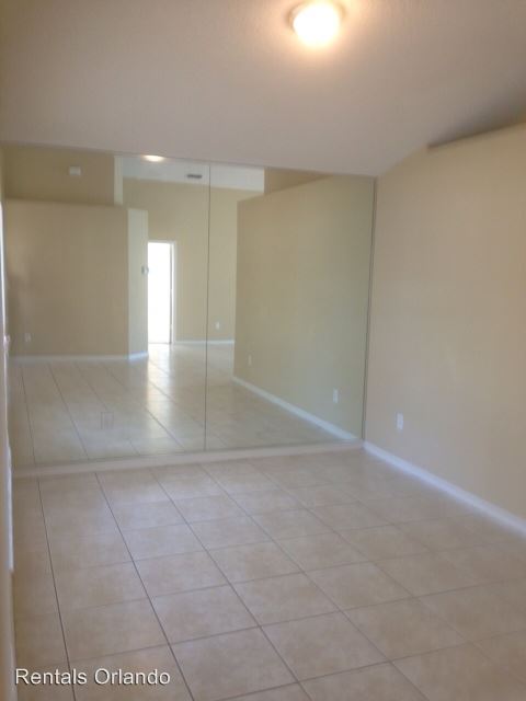 Building Photo - 105 S Roma Way