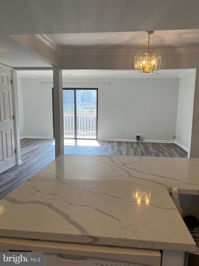 Building Photo - 2461 Glengyle Dr