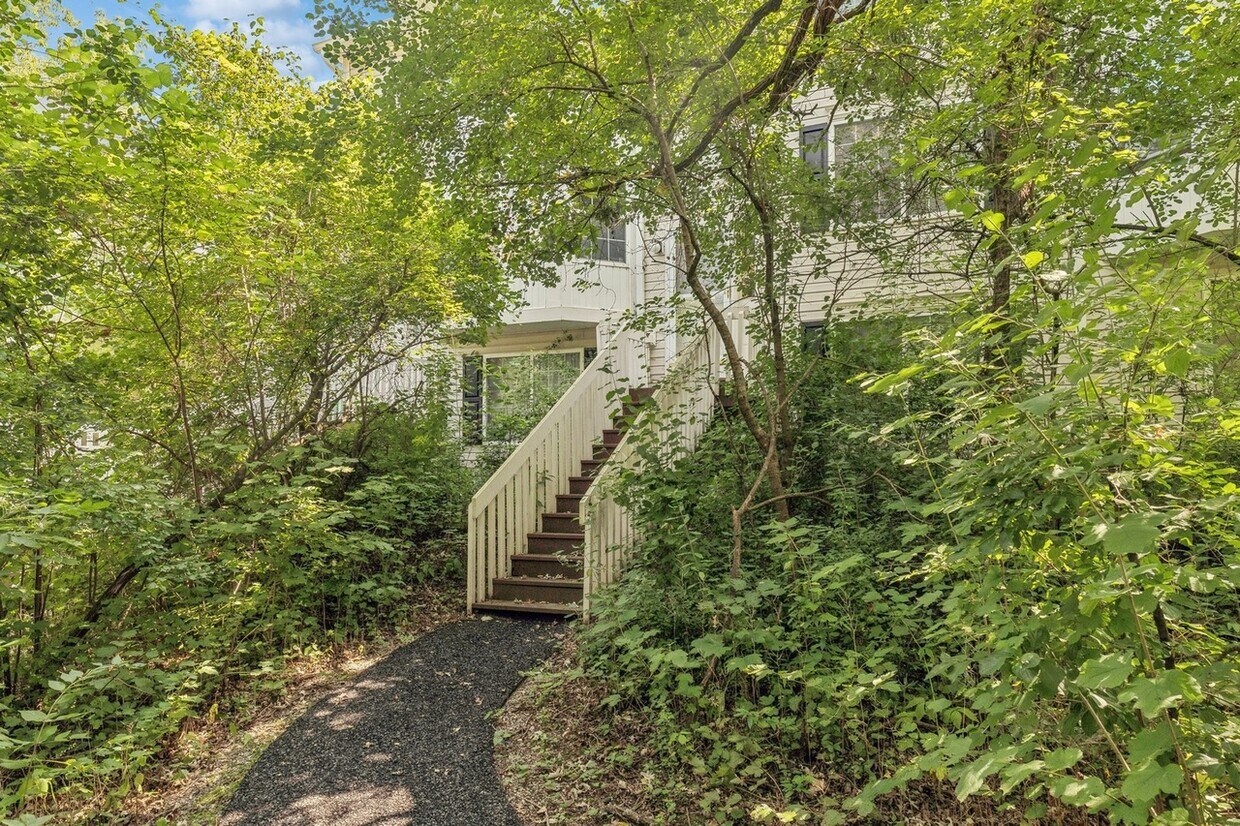Foto principal - 328 W Whispering Oaks Ln