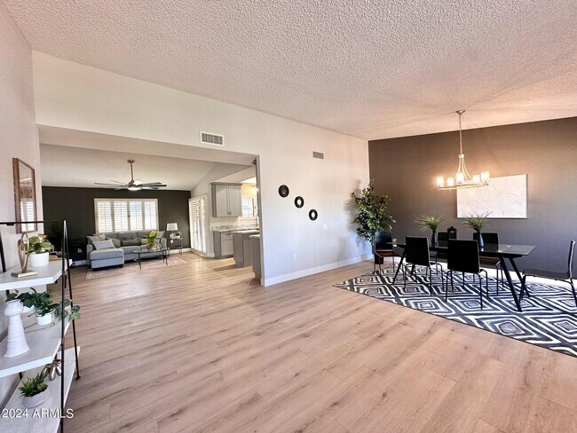 Building Photo - 12839 W Blue Bonnet Dr