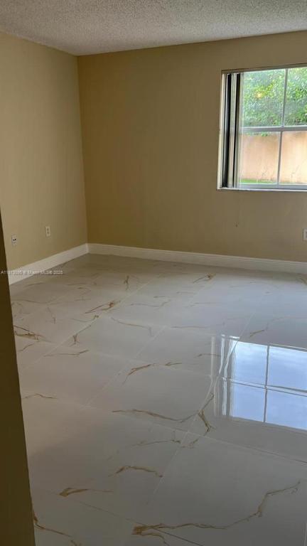 Foto del edificio - 6284 NW 186th St
