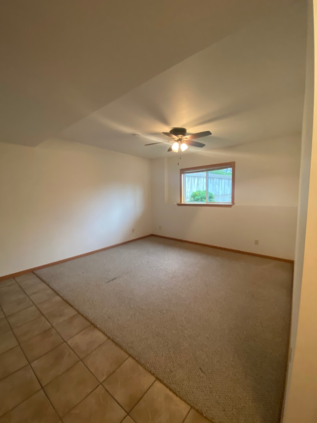 Building Photo - 989 Fox Ridge Rd