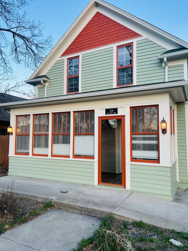 Building Photo - 519 W Park St