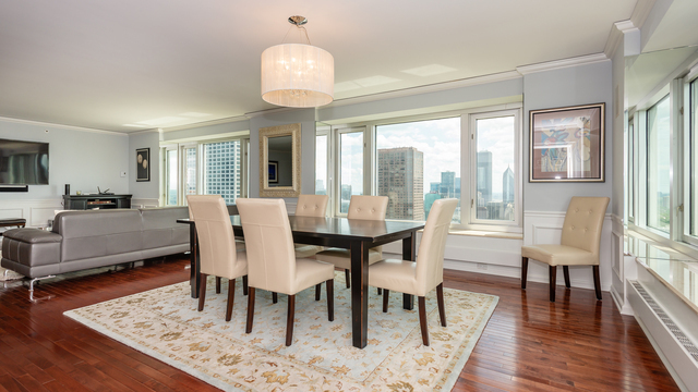 Foto del edificio - 132 E Delaware Pl