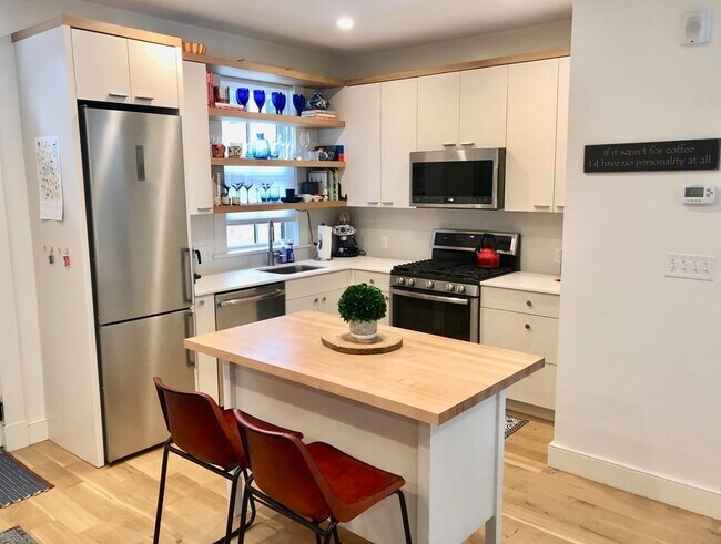 Building Photo - 227 Concord Ave