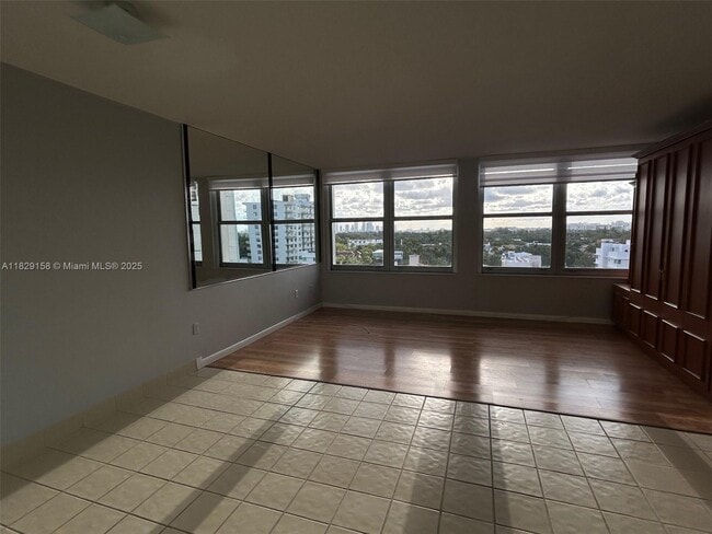 Building Photo - 2899 Collins Ave