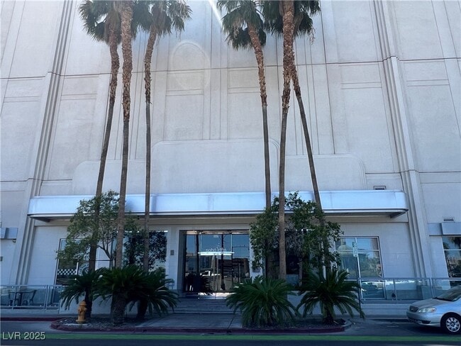 Building Photo - 900 S Las Vegas Blvd