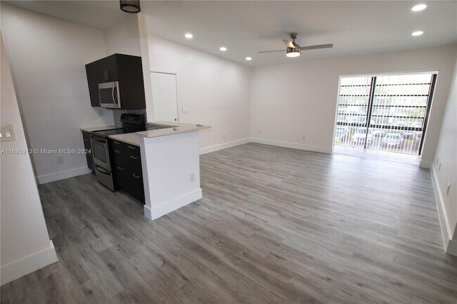 Building Photo - 9719 Hammocks Blvd