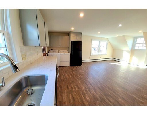 Foto del edificio - 63 Lowland Rd