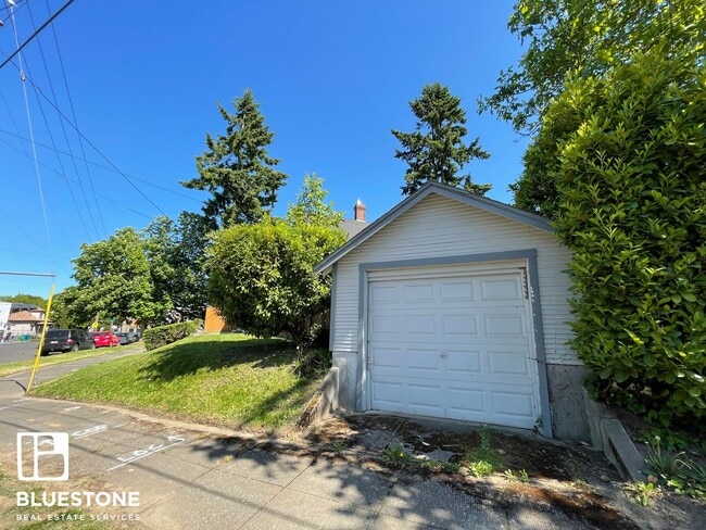 Photo - 1204 NE Dekum Street House