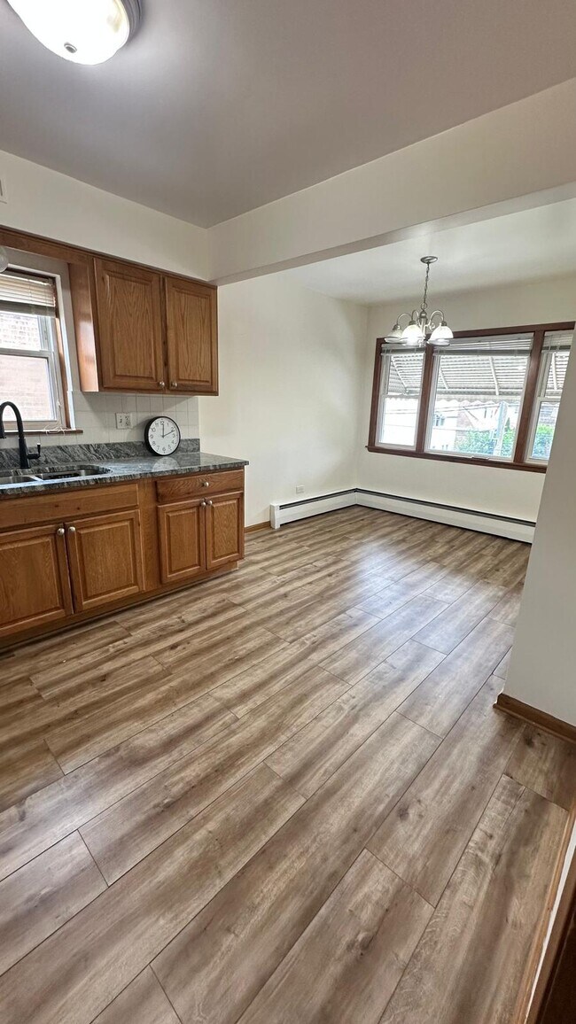 Foto del edificio - 7177 W Addison St