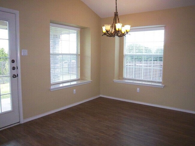 Foto del edificio - 15105 Dodge Cattle Cove