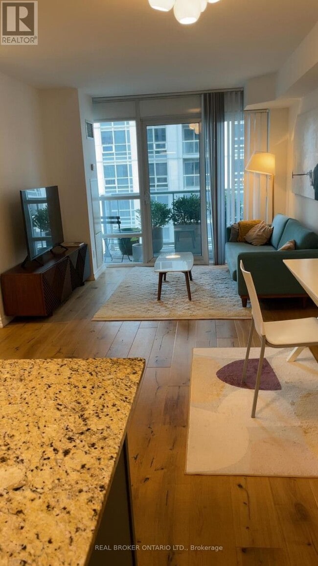 Building Photo - 761 Bay St.