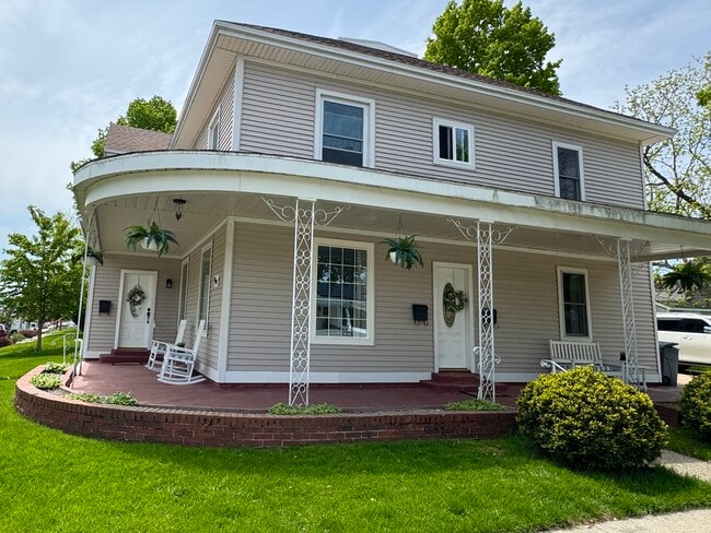 Exterior - 209 N William St