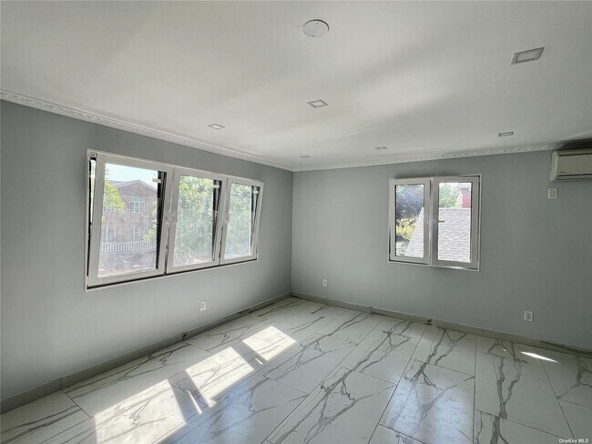 Building Photo - 64-35 Dieterle Crescent