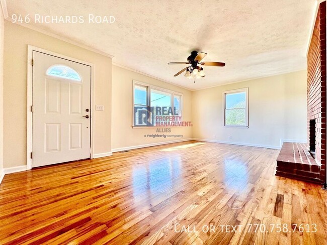 Building Photo - 946 Richards Rd NE