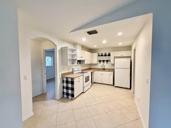 Foto del edificio - 318 Hightower Ave S