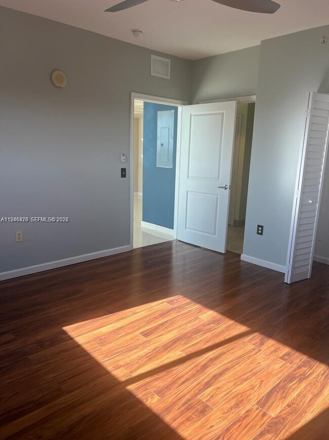 Building Photo - 2021 SW 3rd Ave