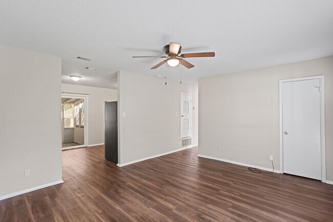 Foto del edificio - Charming 3 Bedroom/1.5 Bath home on Wilmington Island.