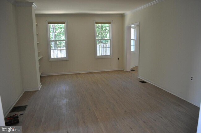 Foto del edificio - 4302 Locust Ln