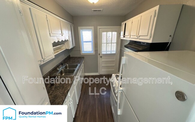 Building Photo - 1395 Semmes St