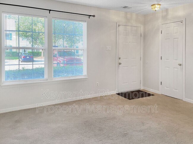 Foto del edificio - 3001 Sara Jean Terrace