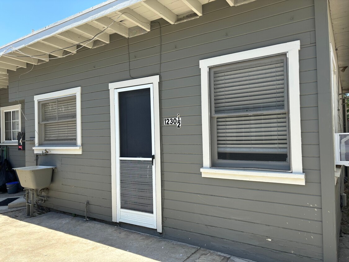 Primary Photo - 1230 Griffith St