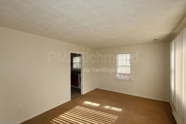 Building Photo - 204 North Juniper Ave