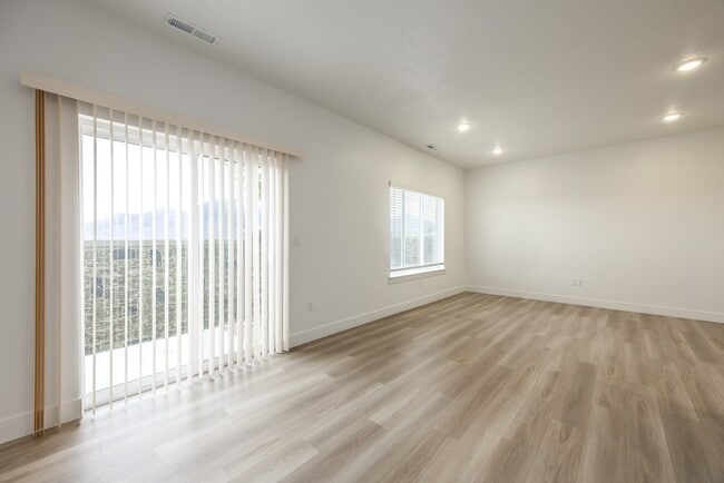 Building Photo - 1303 E 920 N