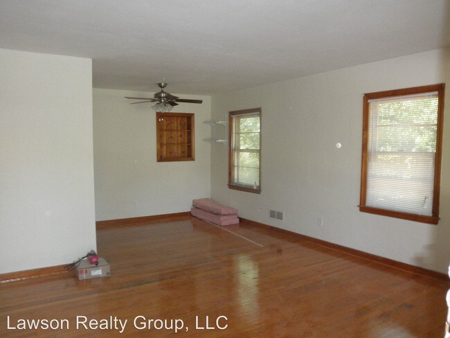 Building Photo - 443 Red Ln