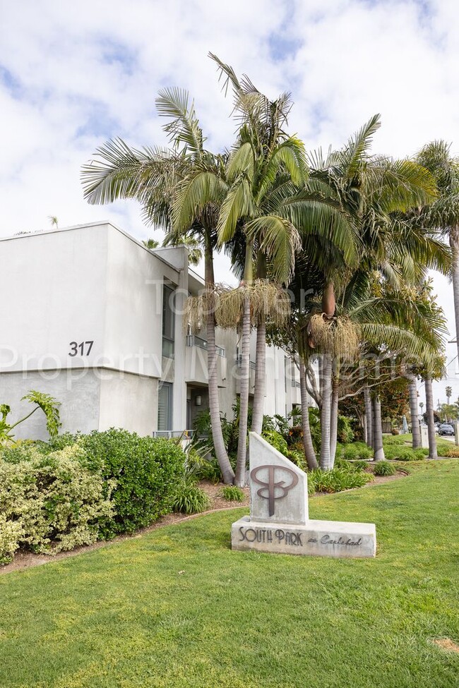 Building Photo - 2-bed, 2-bath 972sqft condo, walking dista...
