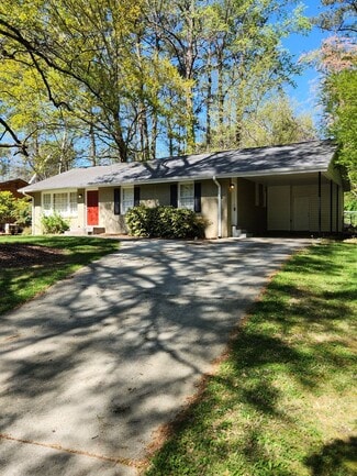 Building Photo - 1901 Kenwood Rd SE