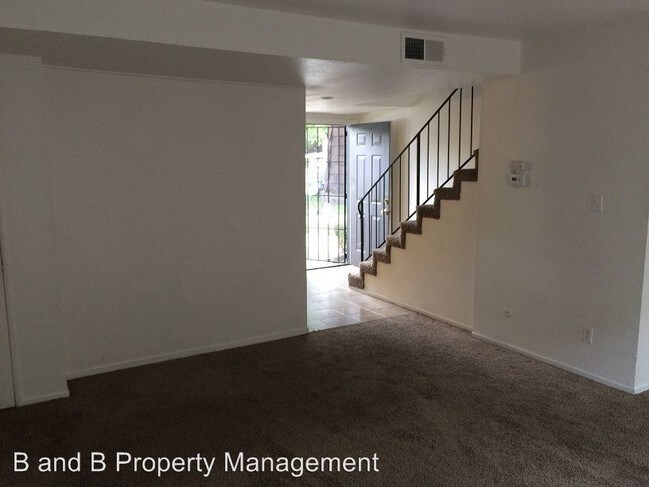 Building Photo - 5604 Hillsdale Blvd